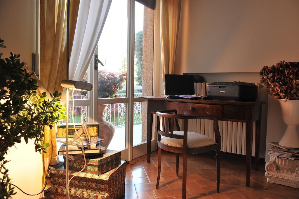 Villa Calcaterra Cameri Room photo