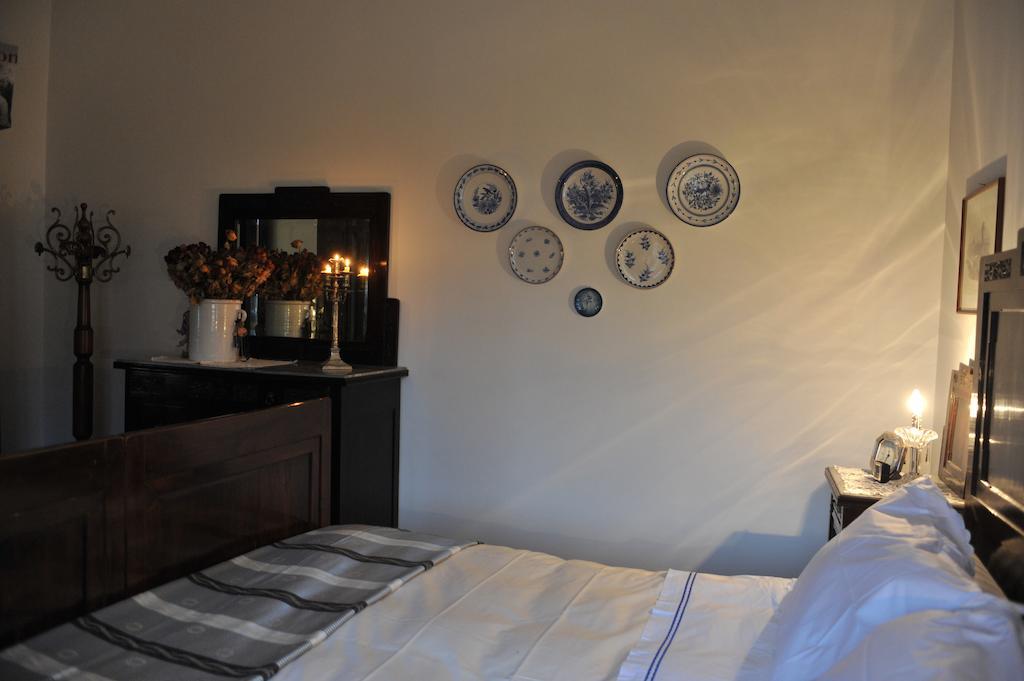 Villa Calcaterra Cameri Room photo